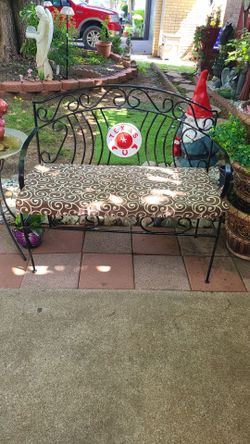 Metal patio bench in excellent condition.