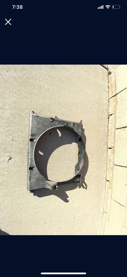 E36 bmw Fan Shroud 