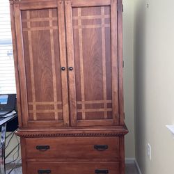 Entertainment Center / Armoire 