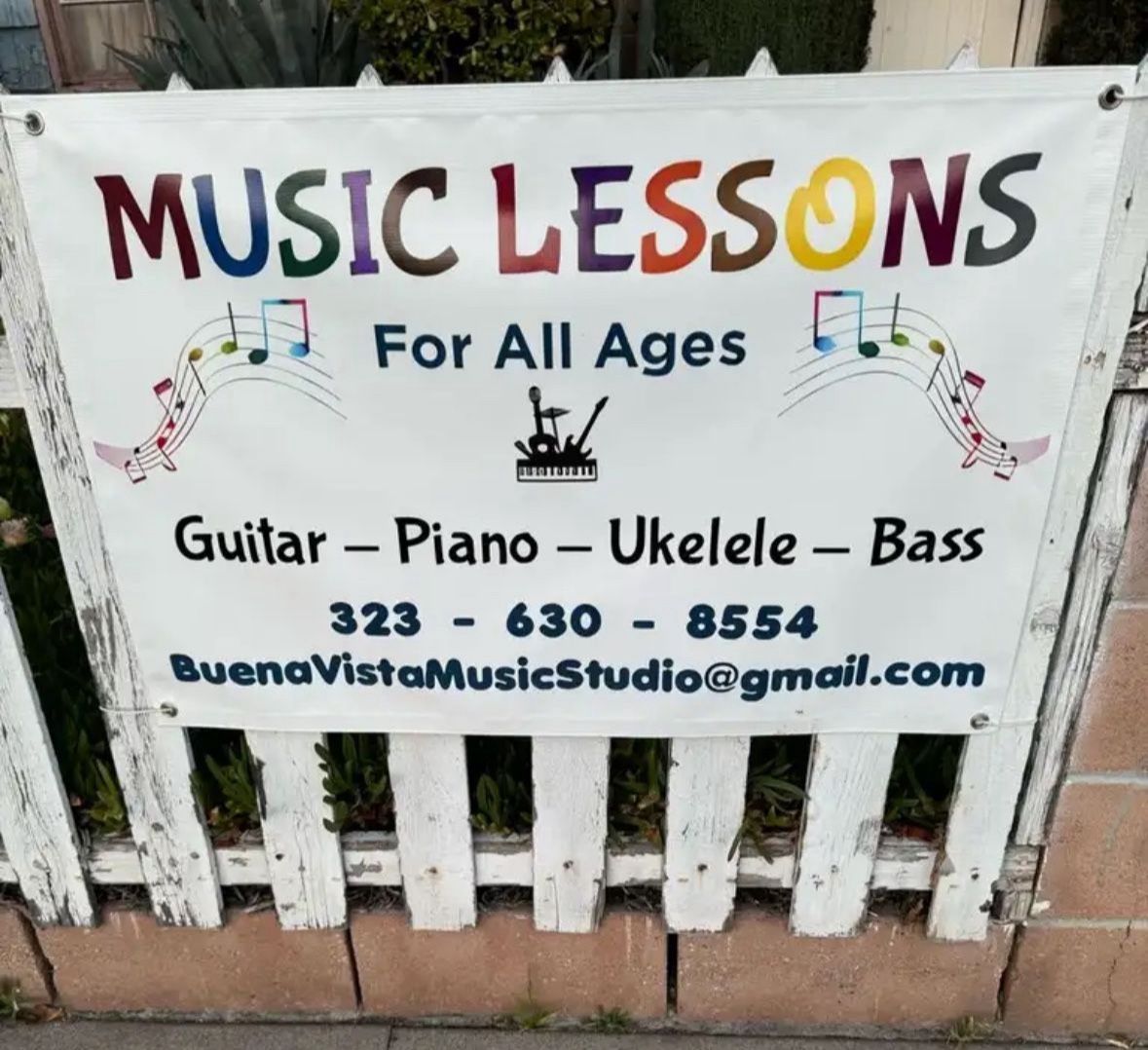 Music lessons - Guitar - Piano - Ukelele