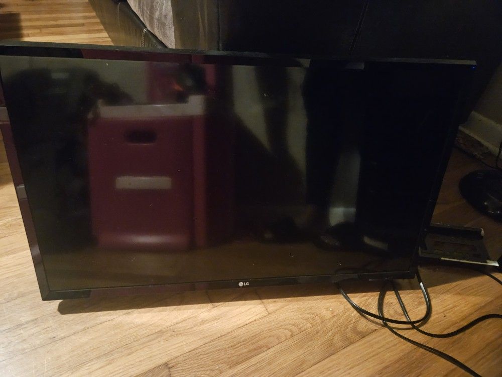 32 Inch LG TV