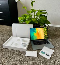 MacBook 💻 M5.  512G.  15inch.  Year 2026