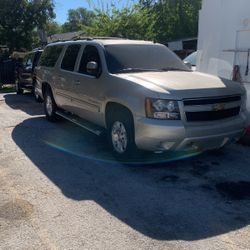 2013 Chev Suburban 