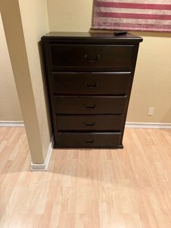 Move out sale * Drk Brown Dresser ***