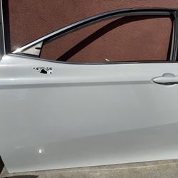 2018-2020-2025 Toyota Camry front door LH