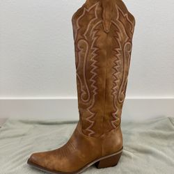 Wet kiss Boots Size 9