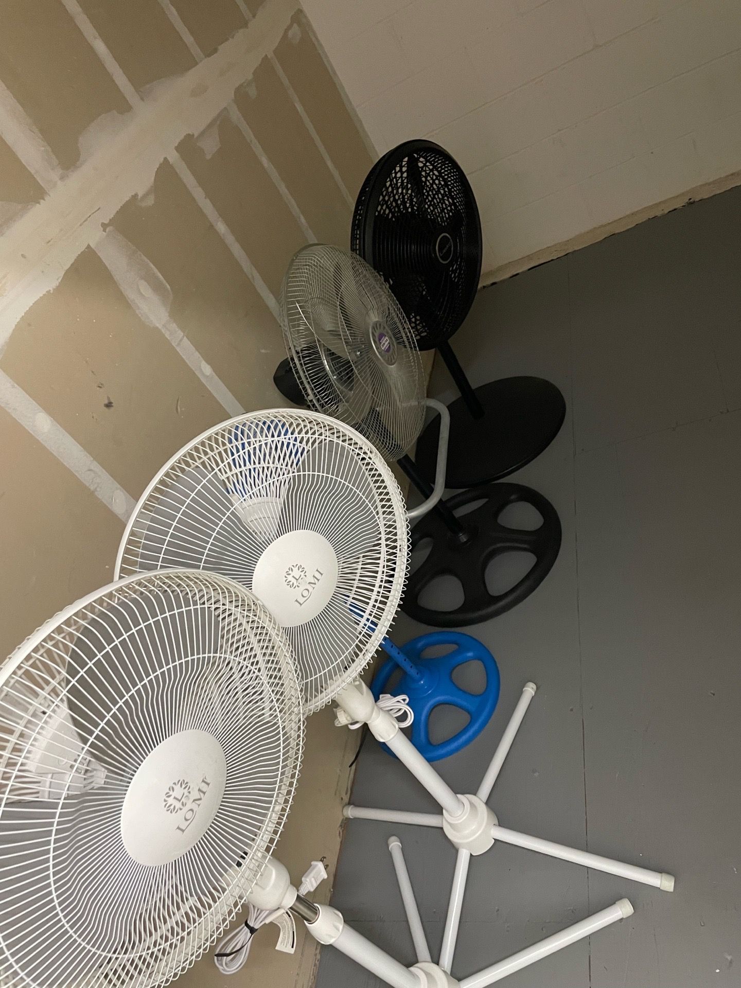 Portable fans metal and plastic wings