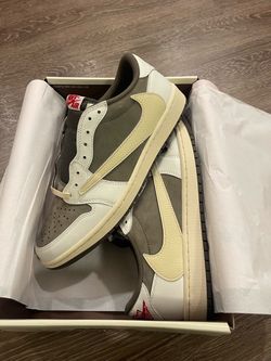 Travis Scott x Air Jordan 1 Low Sneakers
