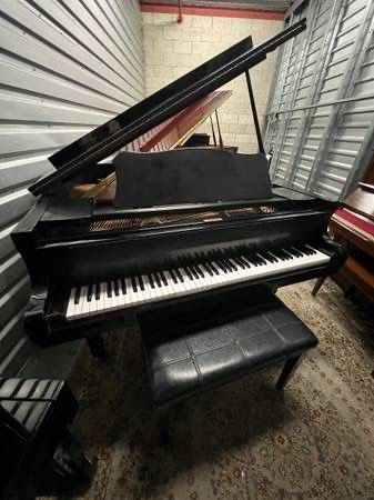 Young Chang Baby Grand Piano for Sale in Burbank, CA - OfferUp