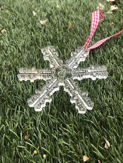 Christmas ornament F flake