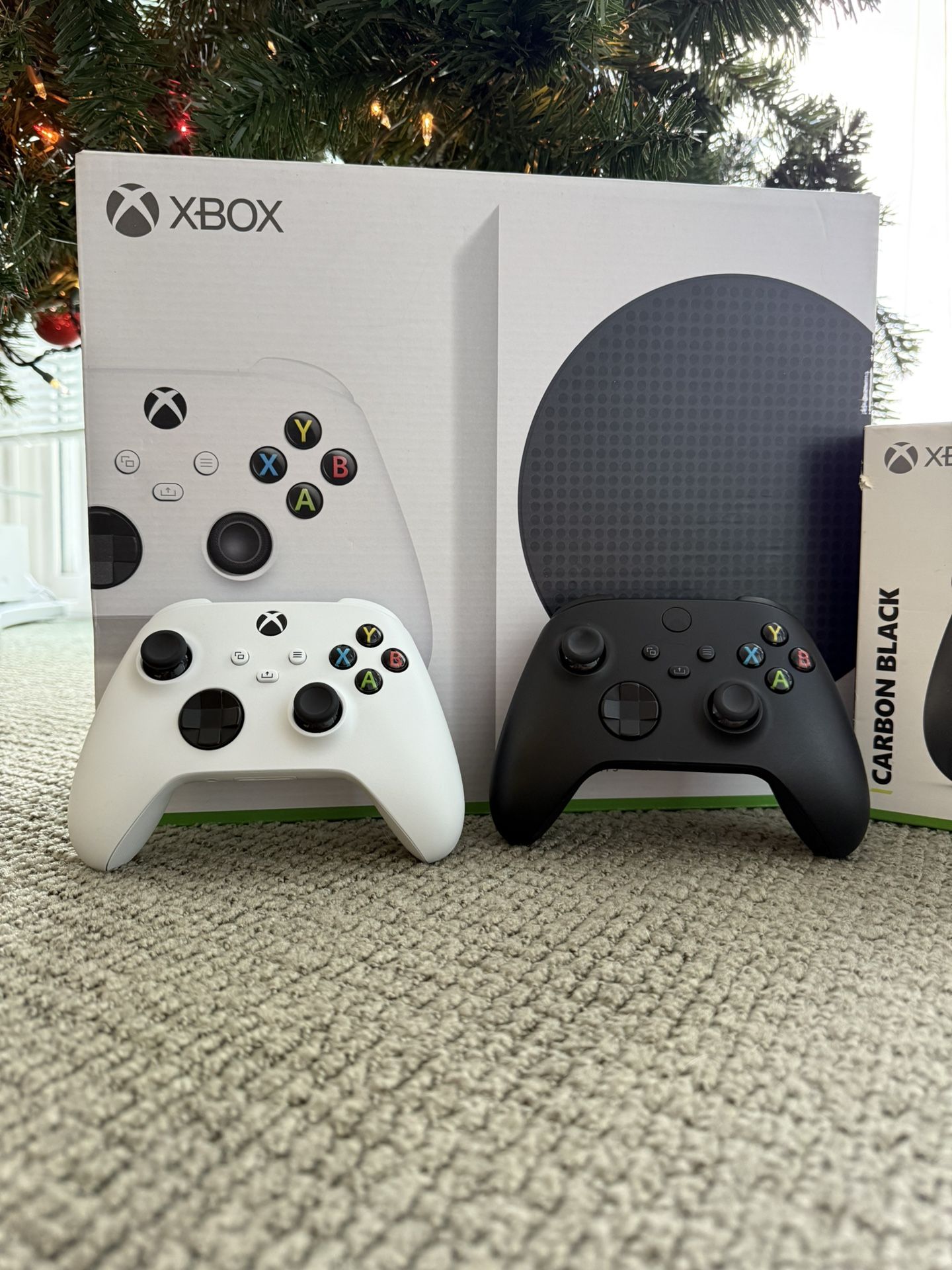 Xbox Series S 512 GB SSD 120fps W White And Black Wireless Controllers And Rechargeable Battery Backs