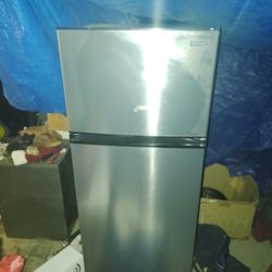 Visaani Fridge