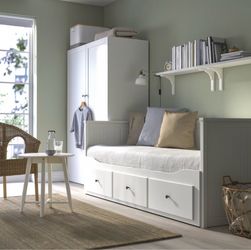 IKEA Hemnes White Twin Daybed with 3 drawers for storage