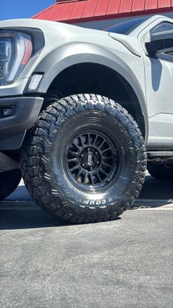 KMC FFT Gloss Black 17”