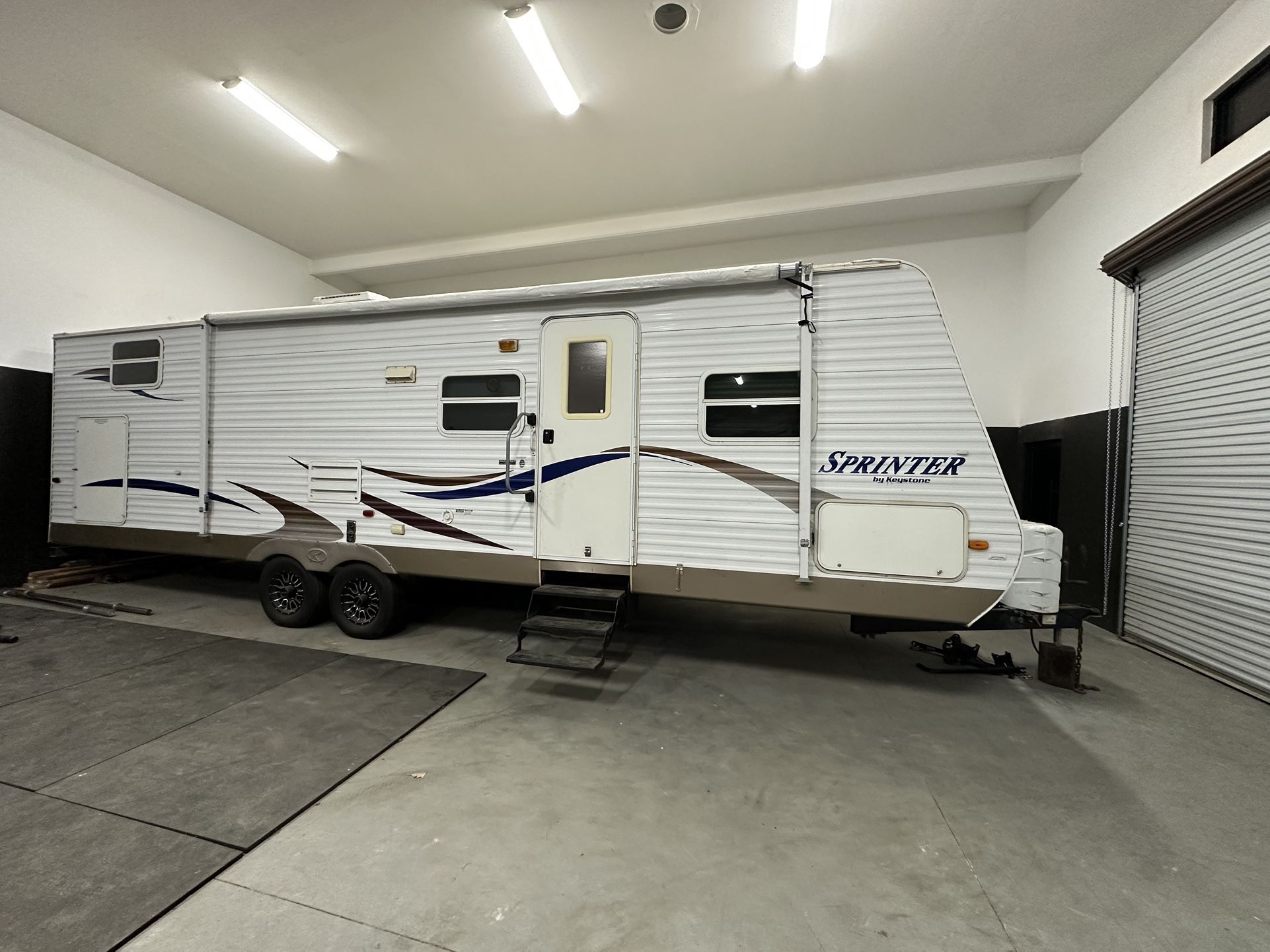 2010 Camper Trailer 30’