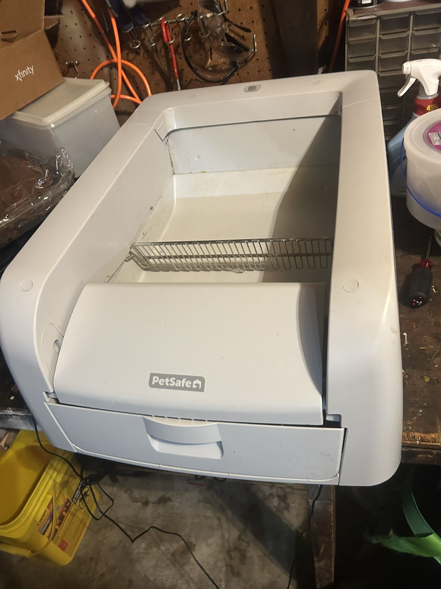 The new Petsafe scoop free automatic litter box