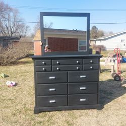 Dresser With Mirror 