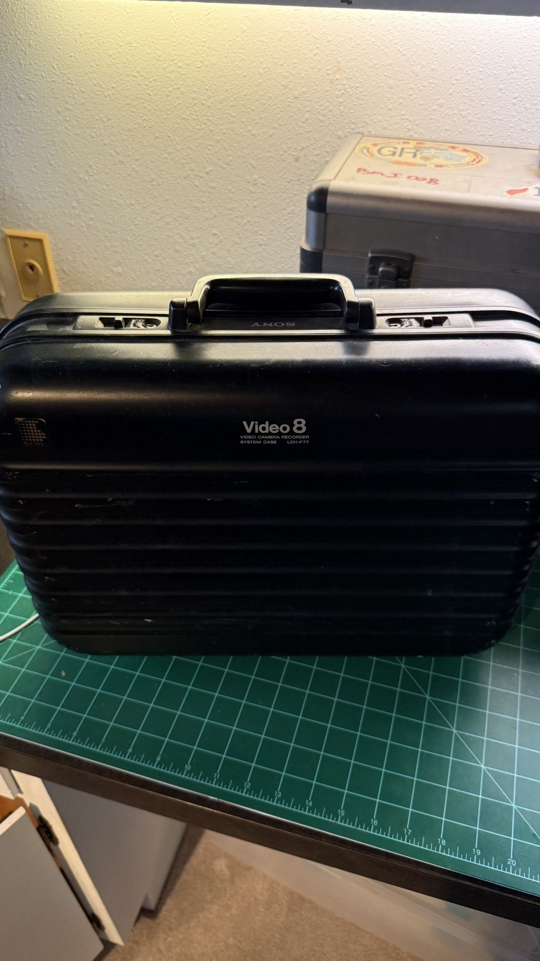 SONY Handycam　CCD-V700 video Hi8 Sony Handycam CCD-TRV67E PAL Video Hi8 Digital Camcorder