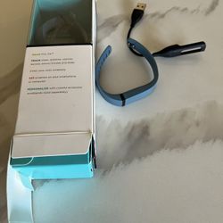 Fitbit Flex with charger, box and extra band