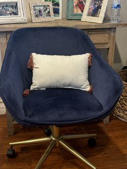 Mid central Navy Suede Chair
