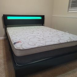 NEW QUEEN-SIZE PILLOW TOP MATTRESS AND BOX SPRING