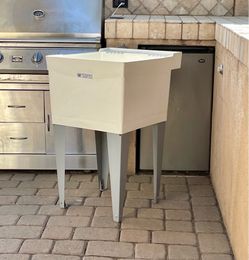 Mustee Utilatub 24” x 20” Utility Tub/ Sink