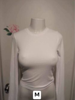 New women’s top size medium