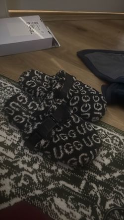 Ugg slipper men’s size 11