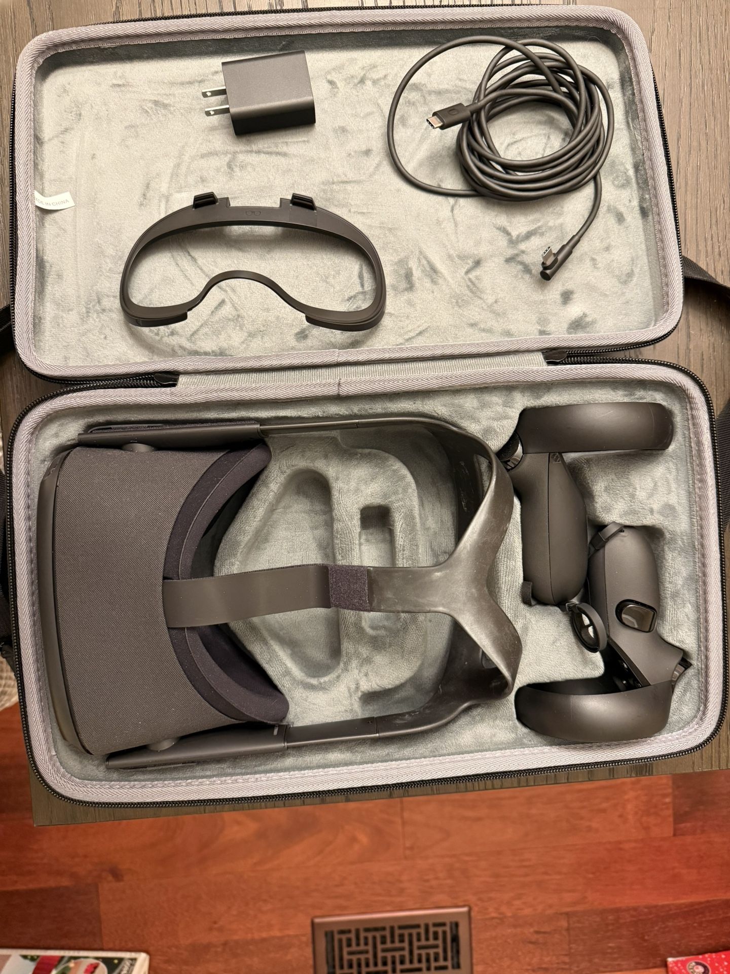 Oculus Quest VR Gen 1 with Box & Case