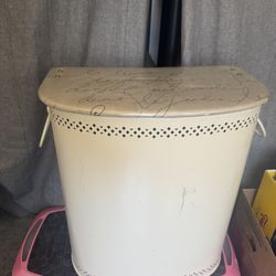 Detecto RETRO Hollywood VINTAGE 1950's Cream Cut-Out Metal LAUNDRY HAMPER MCM