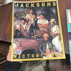 Original Jackson’s 1984 Victory Tour Book Lots Of Bts Photos