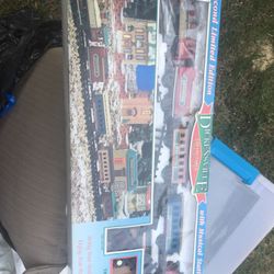 Nice Christmas train set inbox only $20 firm