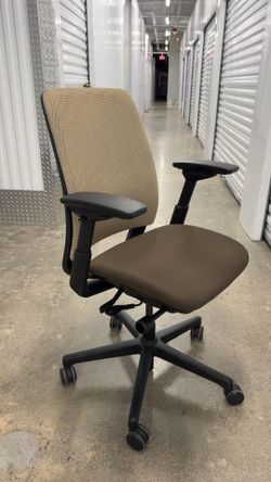 Steelcase Amia -Fully Loaded- 3D Knit Backrest