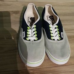 Women's Van's  Shoes 7.5 Brand NEW