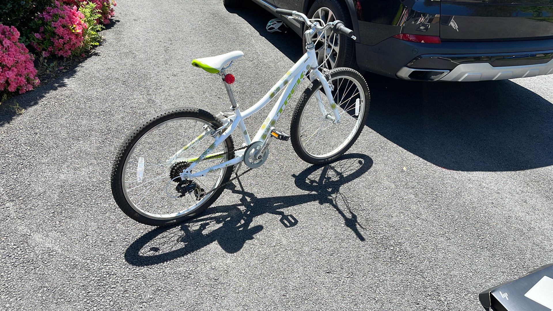 Trek Bike - MT 200 24’’ Girls Bike With Helmet