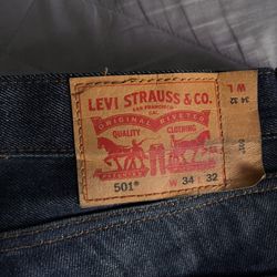 501's levis 34 by 32