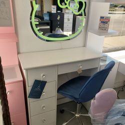 New 5 Drawer Vanity Desk With Diamond 💎 Knobs Available In Other Colors Come Visit Our Store In Paramount 
