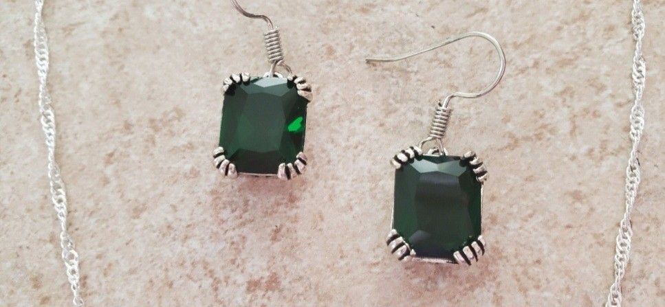 New Emerald Green Color 925 Stamped Plated Necklace and Earrings Set Shipping Available 