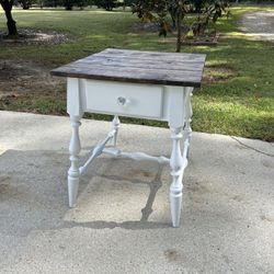 Beautiful Upcycled Farmhouse Spindle Table