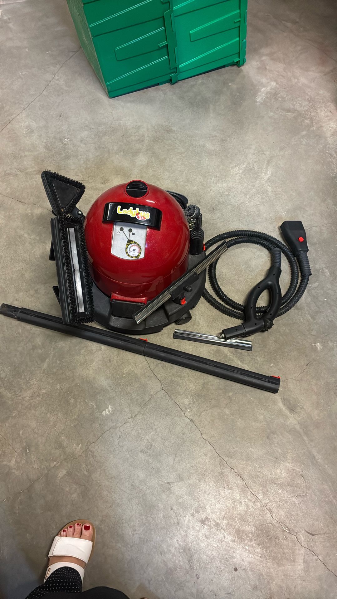 STEAM CLEANER. Ladybug XL Vapor Steam Cleaner