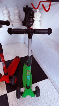 Allex Kids 3-Wheel Kick Scooter – Green & Red