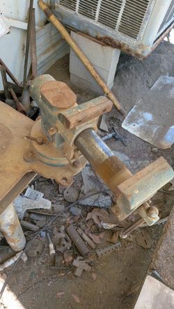 Bench vice