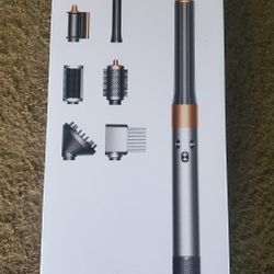 Dyson Airwarp Accessories & Case. 