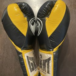 Grant Boxing Gloves 8oz Pro Fight Gloves