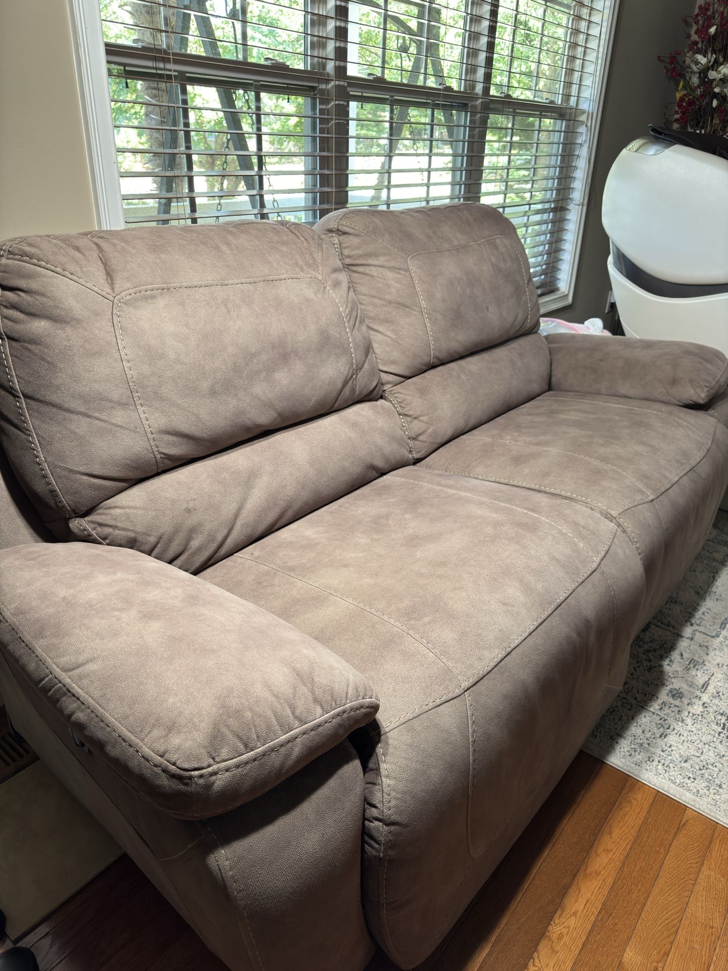 Power Sofa By ROOMTOGO