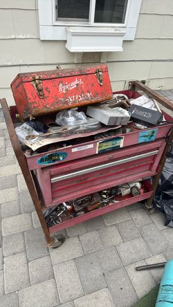 Free tools and furniture