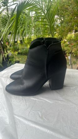 Size 7 black low boots