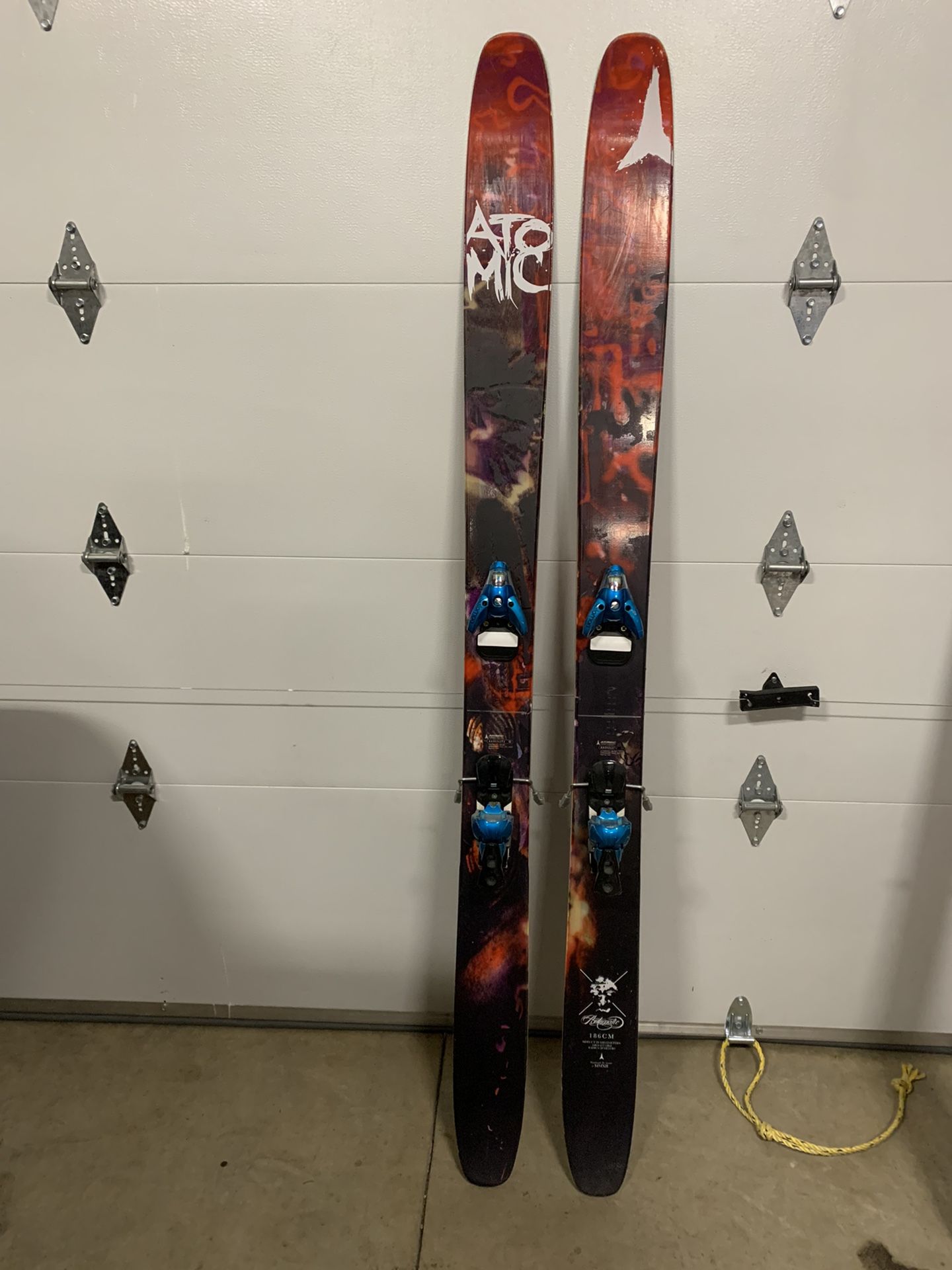 Atomic Powder Skis