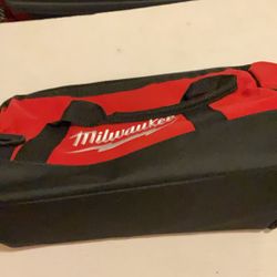 Brand New Milwaukee Heavy Duty Tool Bag Canvas and Nylon.         25 Firm on Price.      25 Firme en Precio.