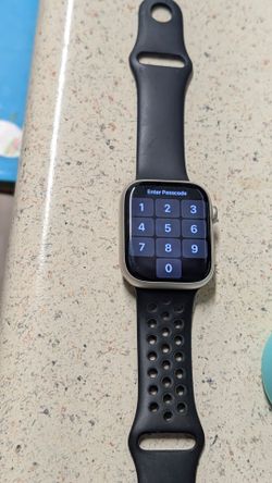 7 series apple watch. 45 mm. brand new. mint condition. 1 owner
